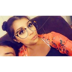 Meet your Posher, Nohemi